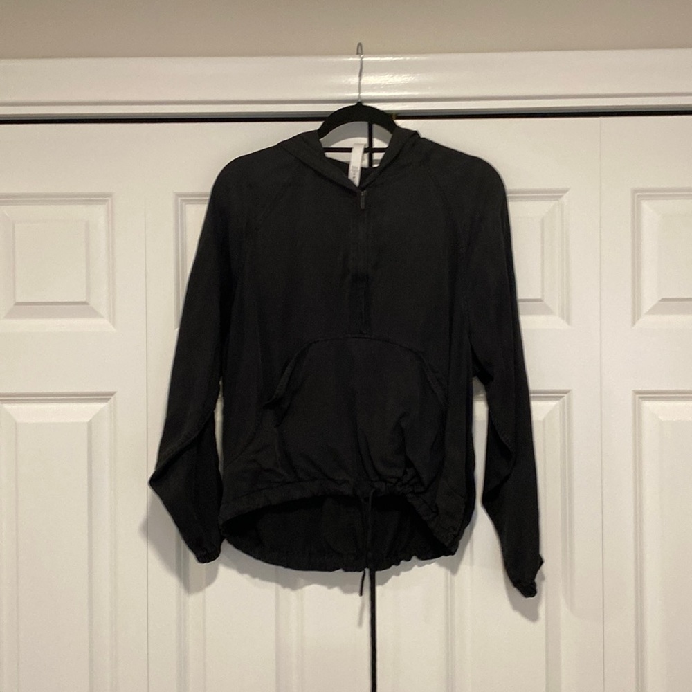LULULEMON Lightweight Hooded Quarter Zip Wind Breaker - soft black - size 4